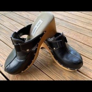 Steve Madden clogs